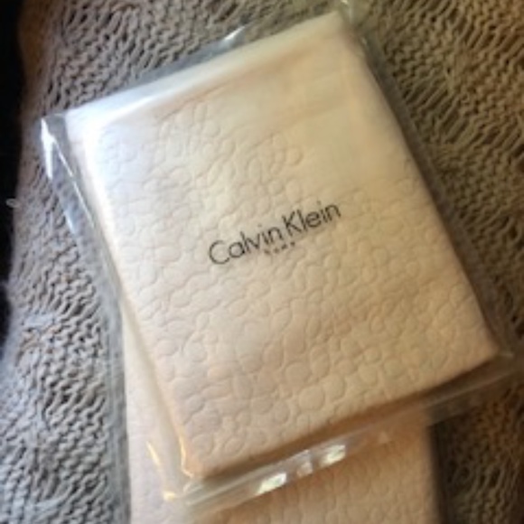*HOST PICK* Calvin Klein Quilted Petals Pink Euro Sham Set *NEW* - Picture 1 of 9